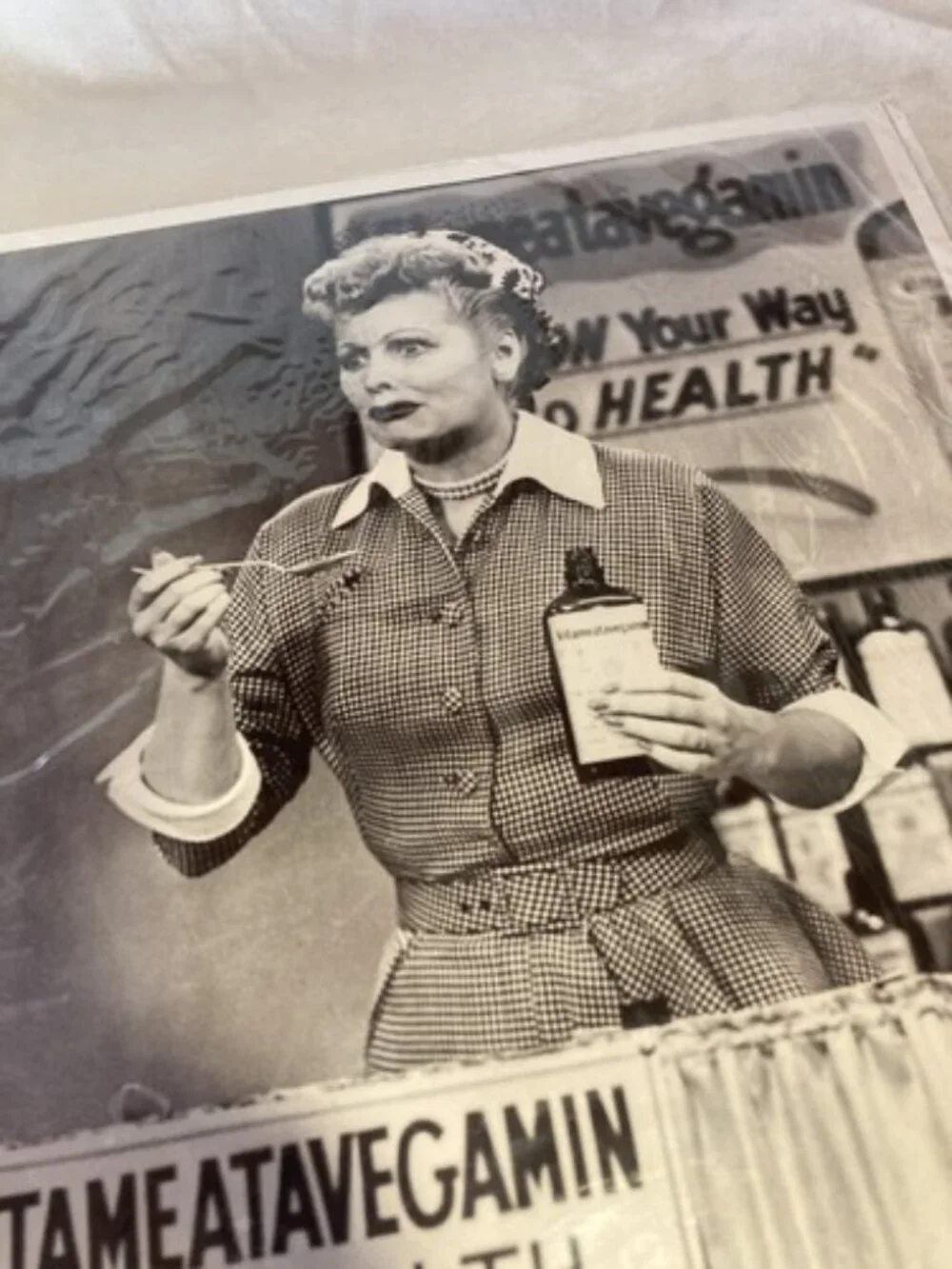 I LOVE LUCY 8X10 PHOTO TV PICTURE LUCILLE BALL VITAMEATAVEGAMIN Fuji photoPaper